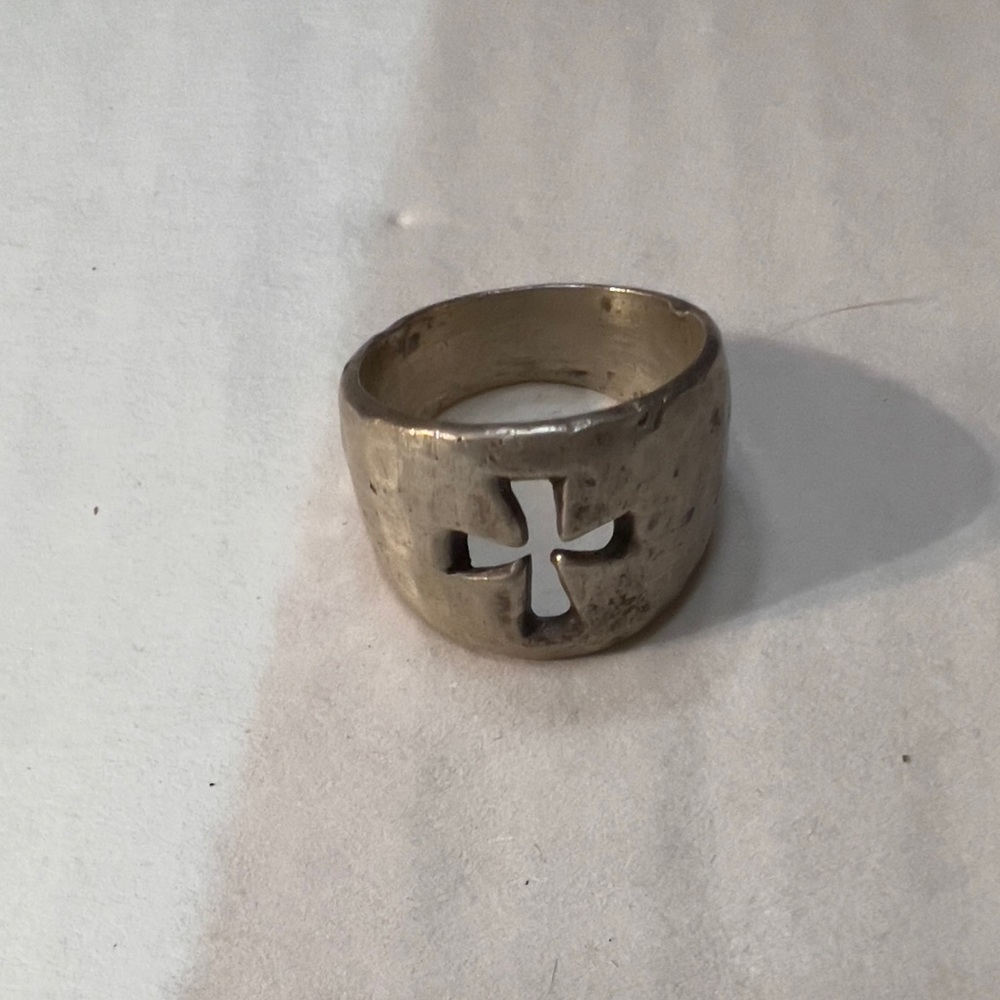 Sterling silver hammered look ring with cross